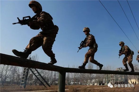 寒冬腊月,一起去看陆军版"魔鬼周"训练!