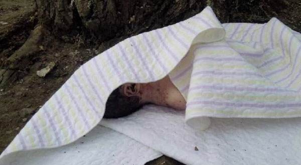 太狠心!新生女婴被扔下高楼身亡,脐带还在,中国每年有多少弃婴?