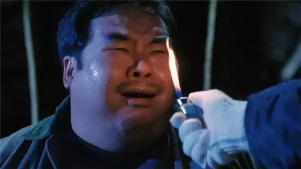 郑则仕是香港电影最会演戏的胖子,弱智的肥猫还是《跛豪》中的黑老大