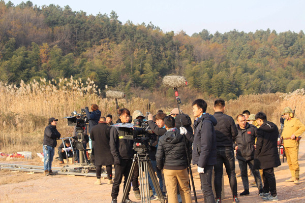 以及30集抗战题材电视剧《奔向延安》剧组先后进驻句容茅山景区红色