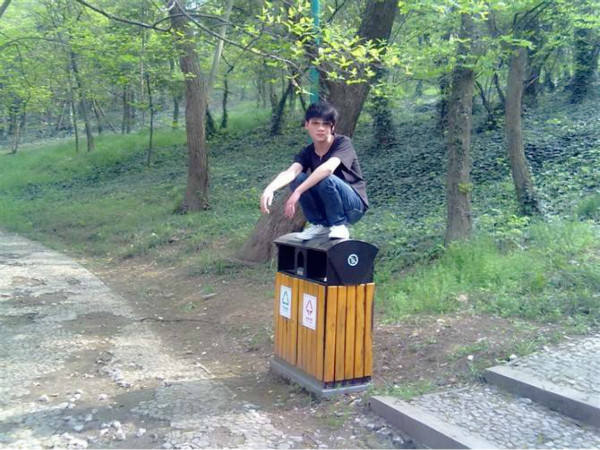 他就是我的班主任陈欢阳老师,现在已经是三门中学的校长了