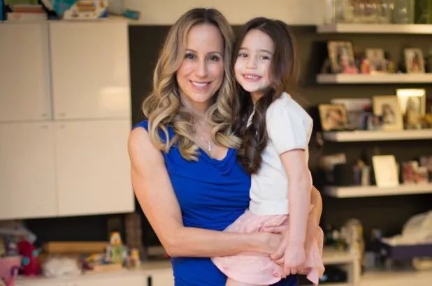 佛州校园枪击案后 防弹书包热销甚至带枪上学 美国父母:安全得靠自己