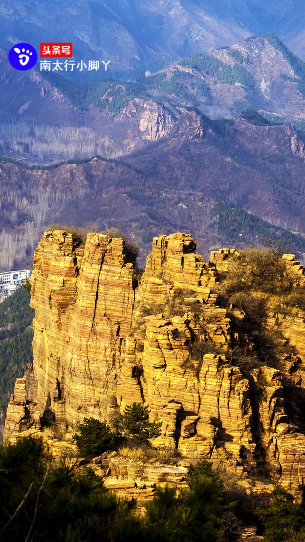 金牛寺村挤在两个景区中间,风景壮美而且不用买门票