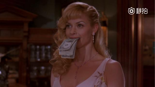 男人把自己的妻子改造成机器人,不仅温柔贤惠,嘴里还能吐钱(使用 秒拍