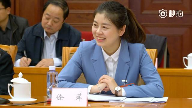 给这位95后川妹子点赞!cgtn专访四川团最年轻人大代表徐萍_手机新浪网