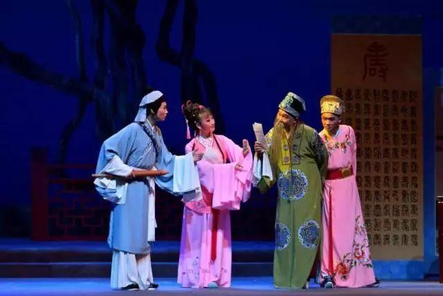 时间:12月20日(周三)20:00 地点:华夏大剧场 演出团队:安庆市黄梅戏