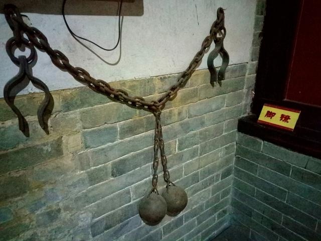 南阳府衙刑具展厅里的刑具 五花八门令人望而生畏|刑具|南阳府衙|展厅_新浪新闻