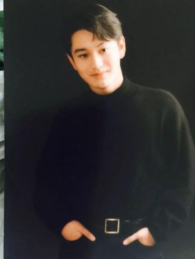 黄晓明以前也是奶油小生 现在年过不惑当爸爸后开始有男人味