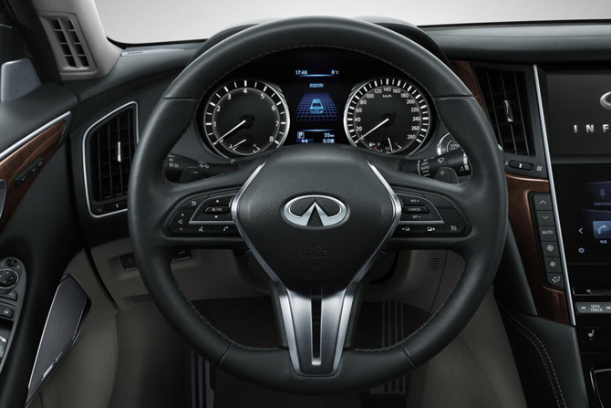 8-全新造型真皮方向盘更加符合人体工学