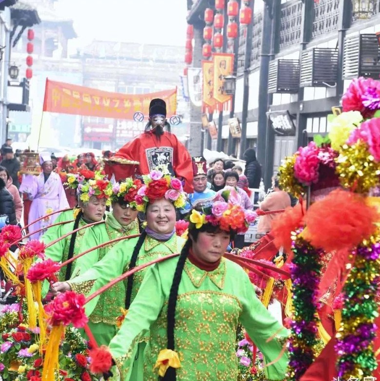 徽风皖韵·e聚旺年丨踩高跷、划旱船、跳民舞……亳州街上真是热闹！_手机新浪网