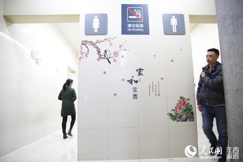 【网媒走转改】南昌火车站推行"厕所革命"让旅客上厕所成为享受
