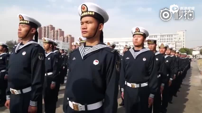 东海舰队某训练基地举行新兵授衔暨宣誓仪式