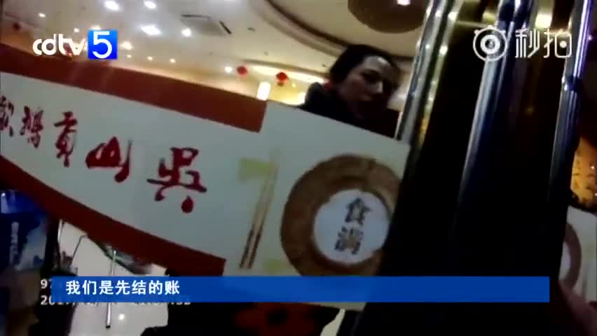 粗心老板把顾客锁店里 警察救援时两次笑出声