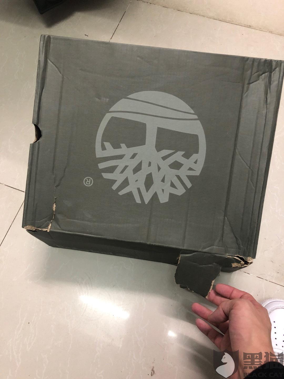 黑猫投诉毒app鉴别平台搞坏了我的鞋盒给我进行退货处理并用假鞋换了