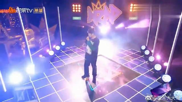 撒贝宁:你抽烟喝酒吗?何炅:抽烟,喝一点点。白