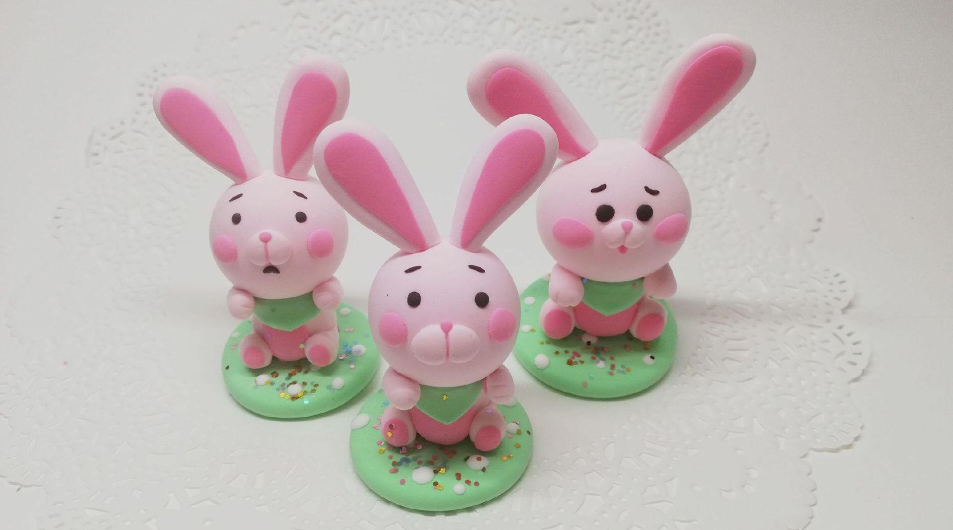 彩泥手工做出来的粉红小兔兔