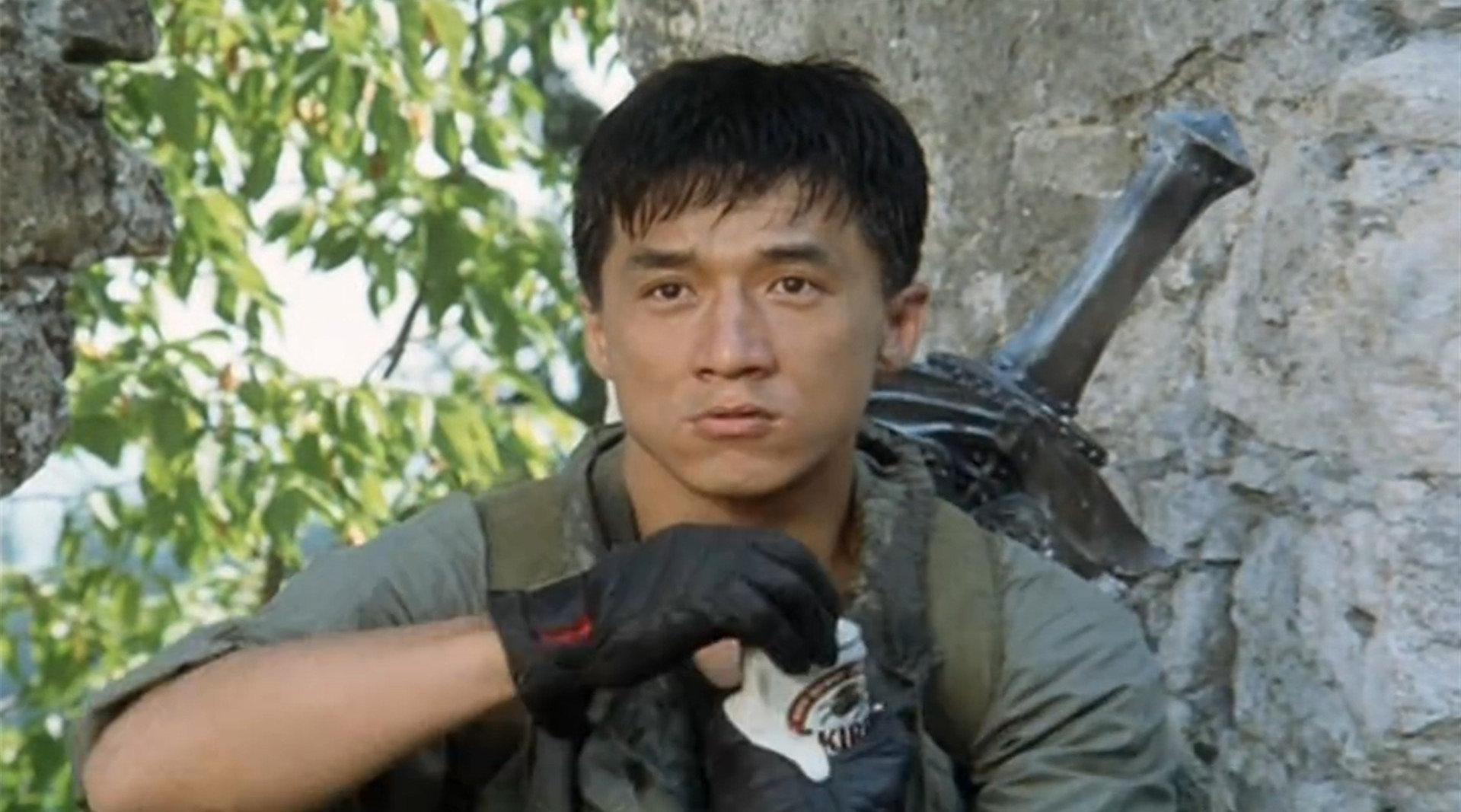 成龙拍《龙兄虎弟》时的致命意外,头骨碎了一块和死神擦肩而过