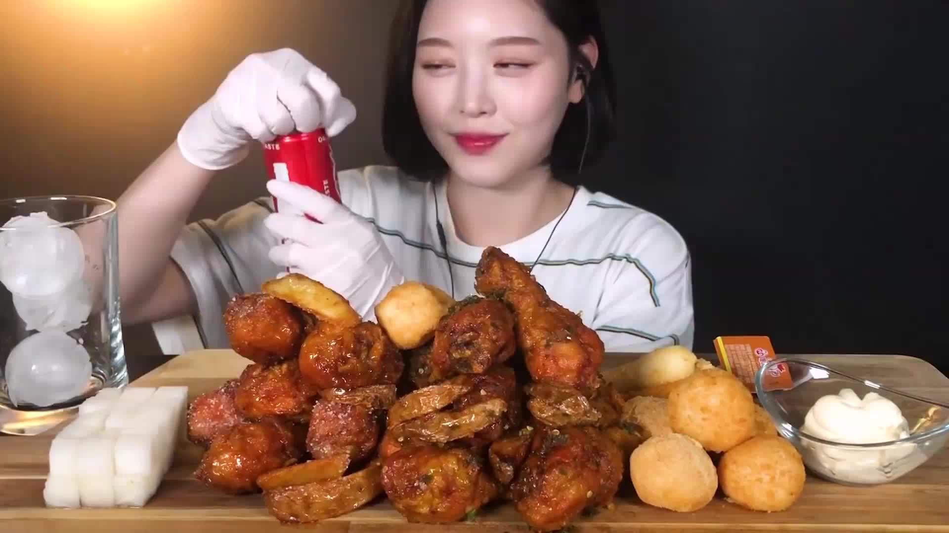 大晚上的需要一些精神粮食,韩国美食主播boki的深渊巨口才能满足