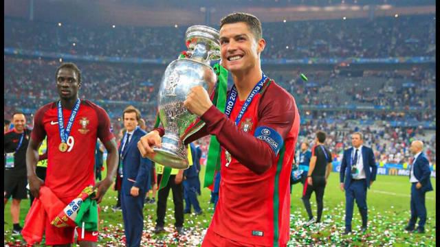欧洲杯推迟2021年,c罗将36岁高龄带队参加,冠军奖杯和总裁的泪