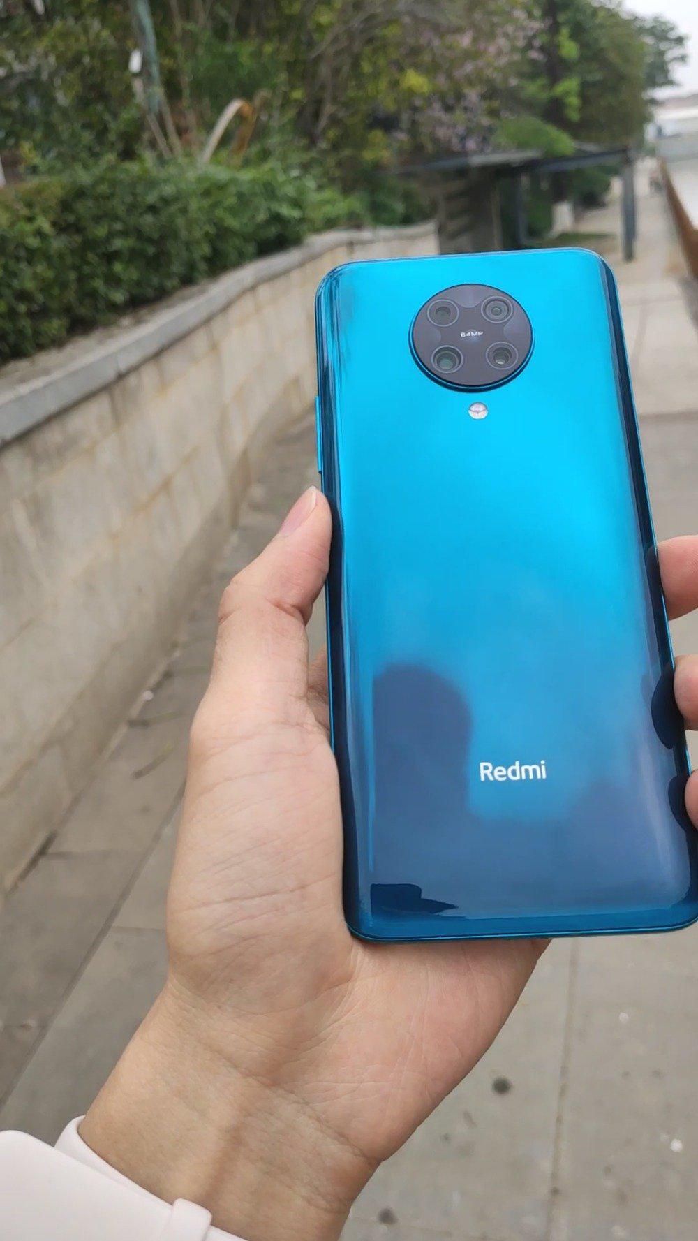 上手redmik30pro变焦版天际蓝的颜色挺好看的