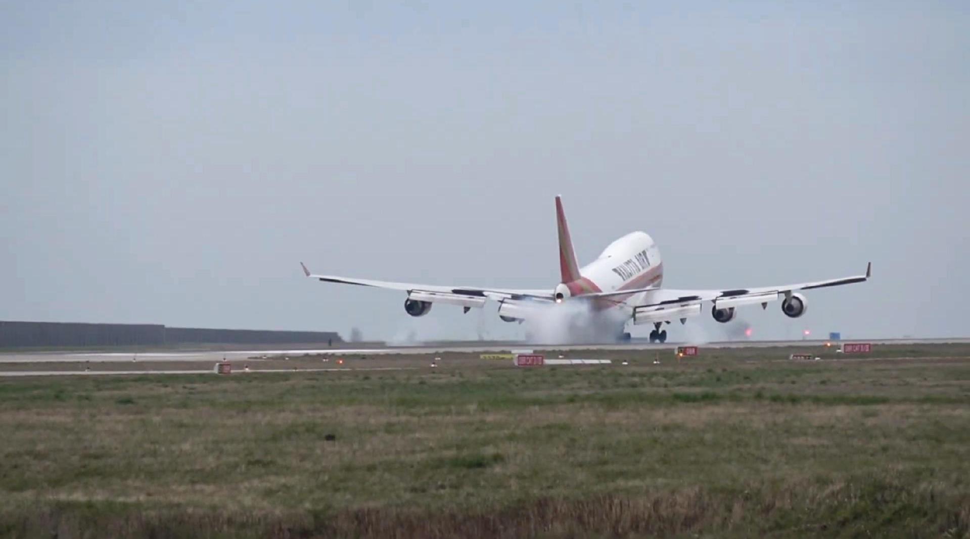 卡利塔航空波音747货机重降莱比锡哈勒机场