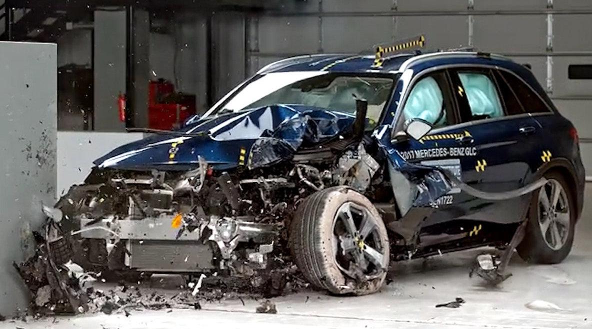 奔驰glc碰撞测试,安全性能这么好啊