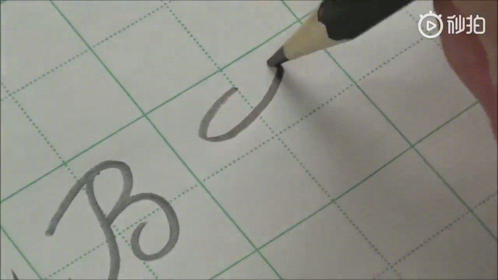 26个字母的花体字写法,写东西也许会用到哦!_新浪新闻