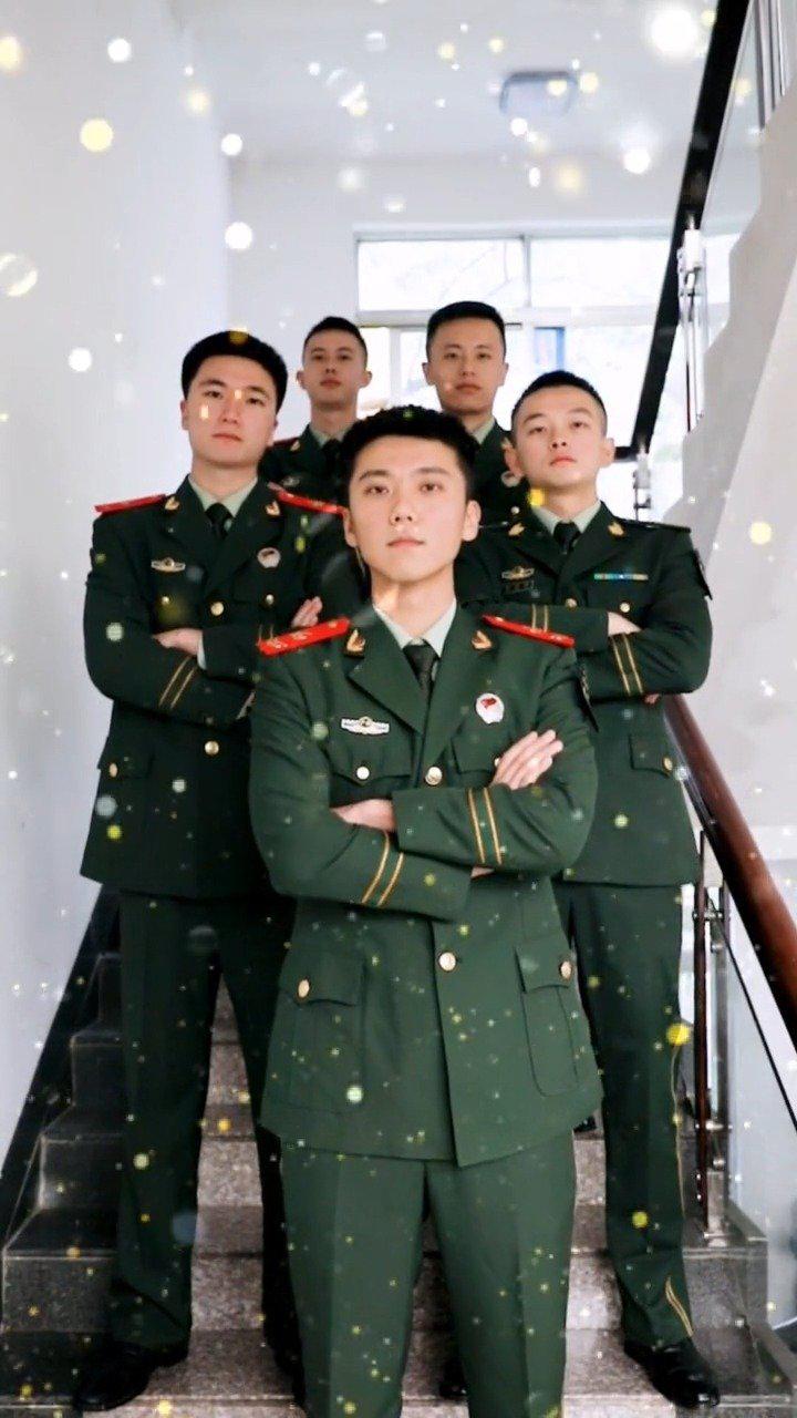 看看兵哥打的领带怎样?广西武警