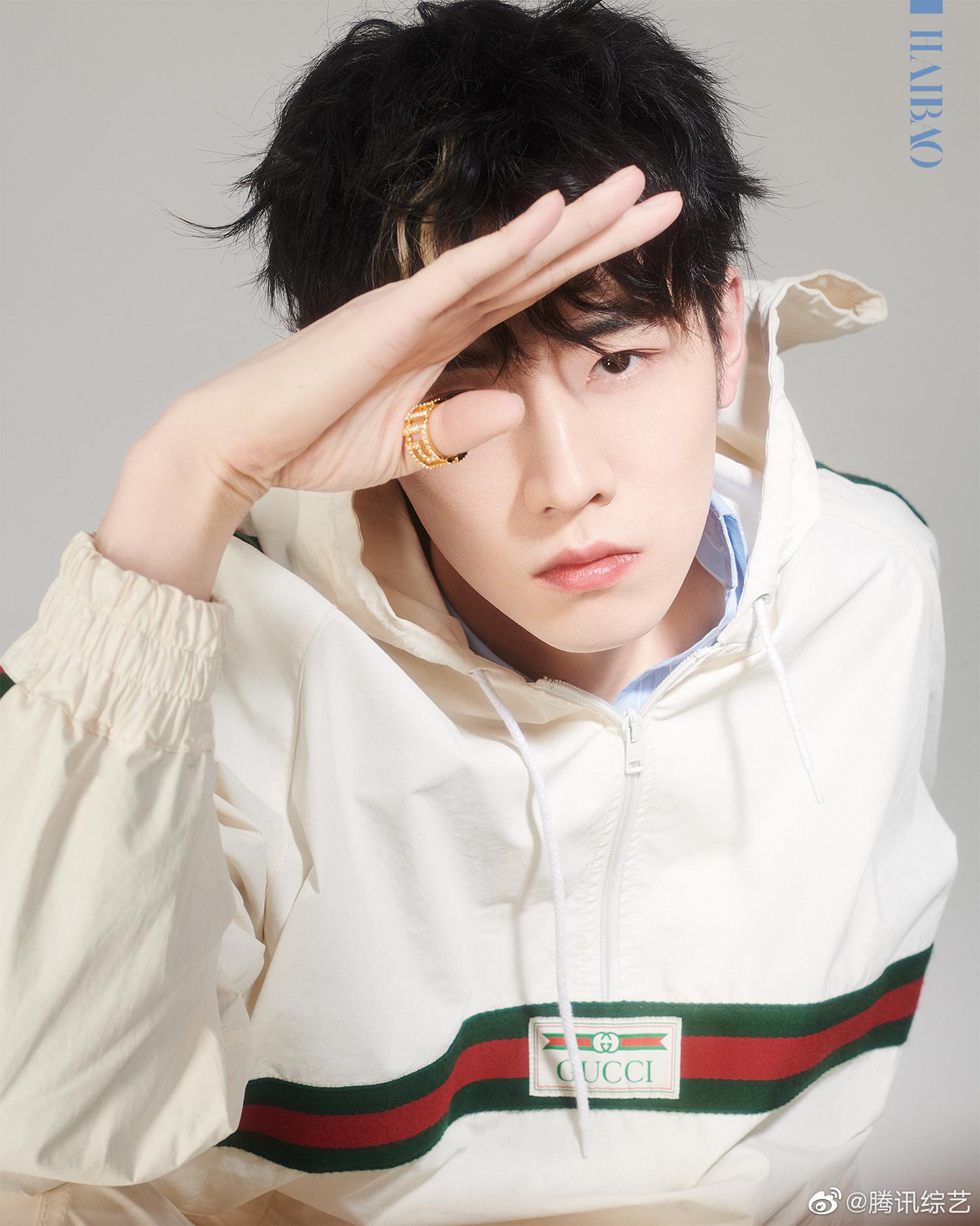 r1se-任豪 超a简洁风与纯色背景交互帅气十足