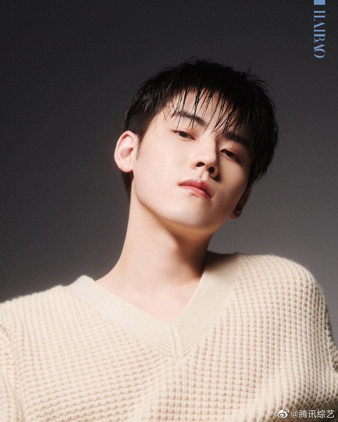 r1se-任豪 超a简洁风与纯色背景交互帅气十足