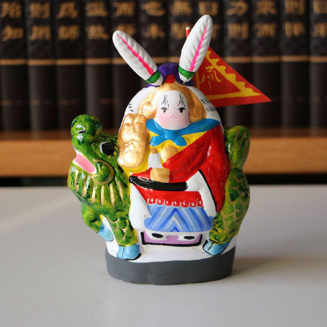 它是一只努力消除瘟疫的兔子 在老北京城里,有一种泥塑玩具