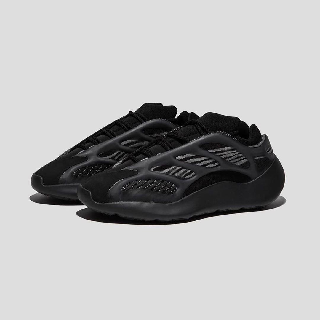 「黑武士」yeezy 700 v3 带来全家族尺码
