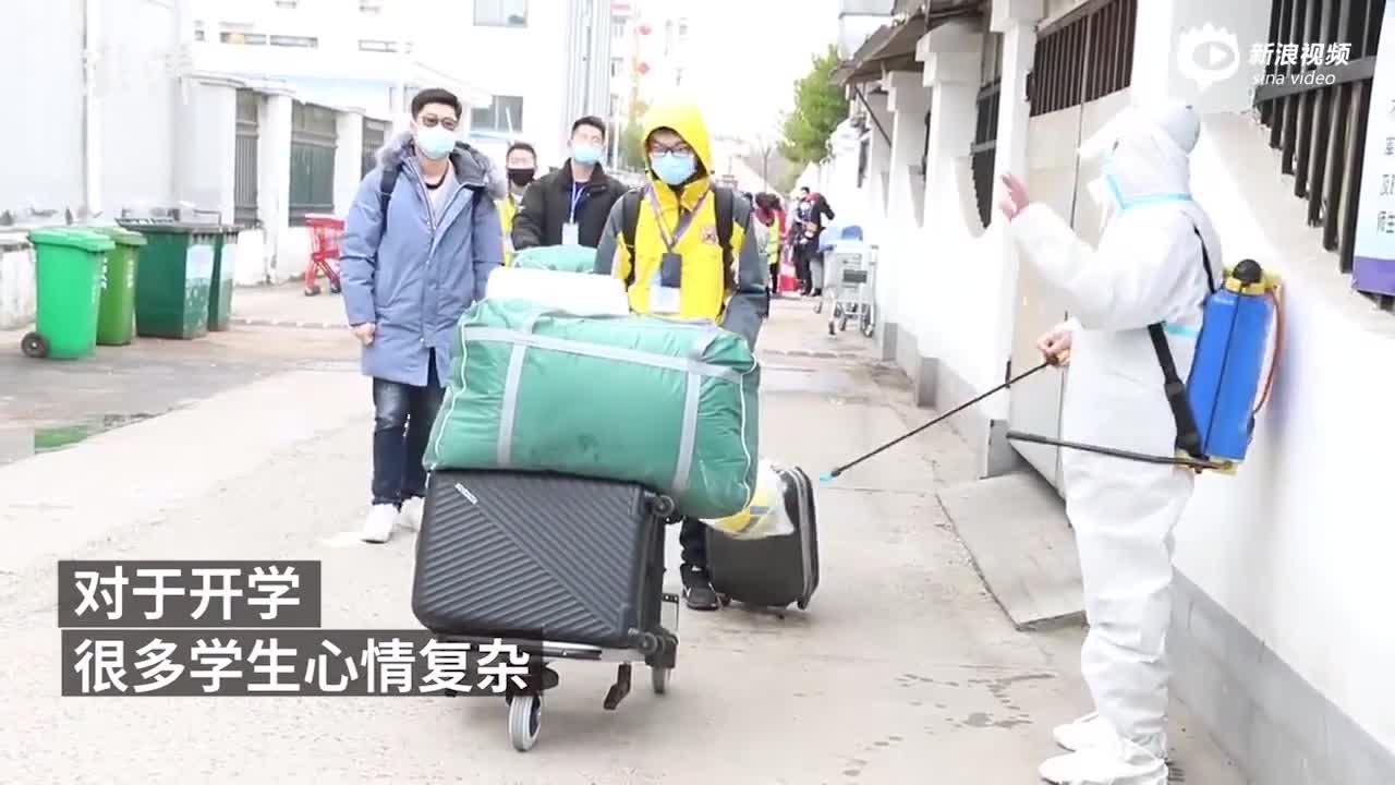 初三学生开学开心又紧张 马上就中考了