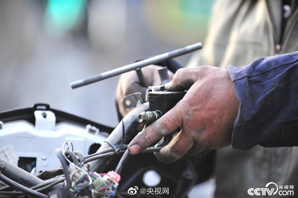 修车师傅北漂20余年夫妻两地分居19年