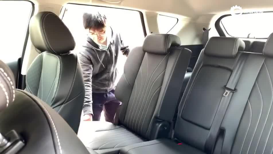 捷途X70M进入第三排体验