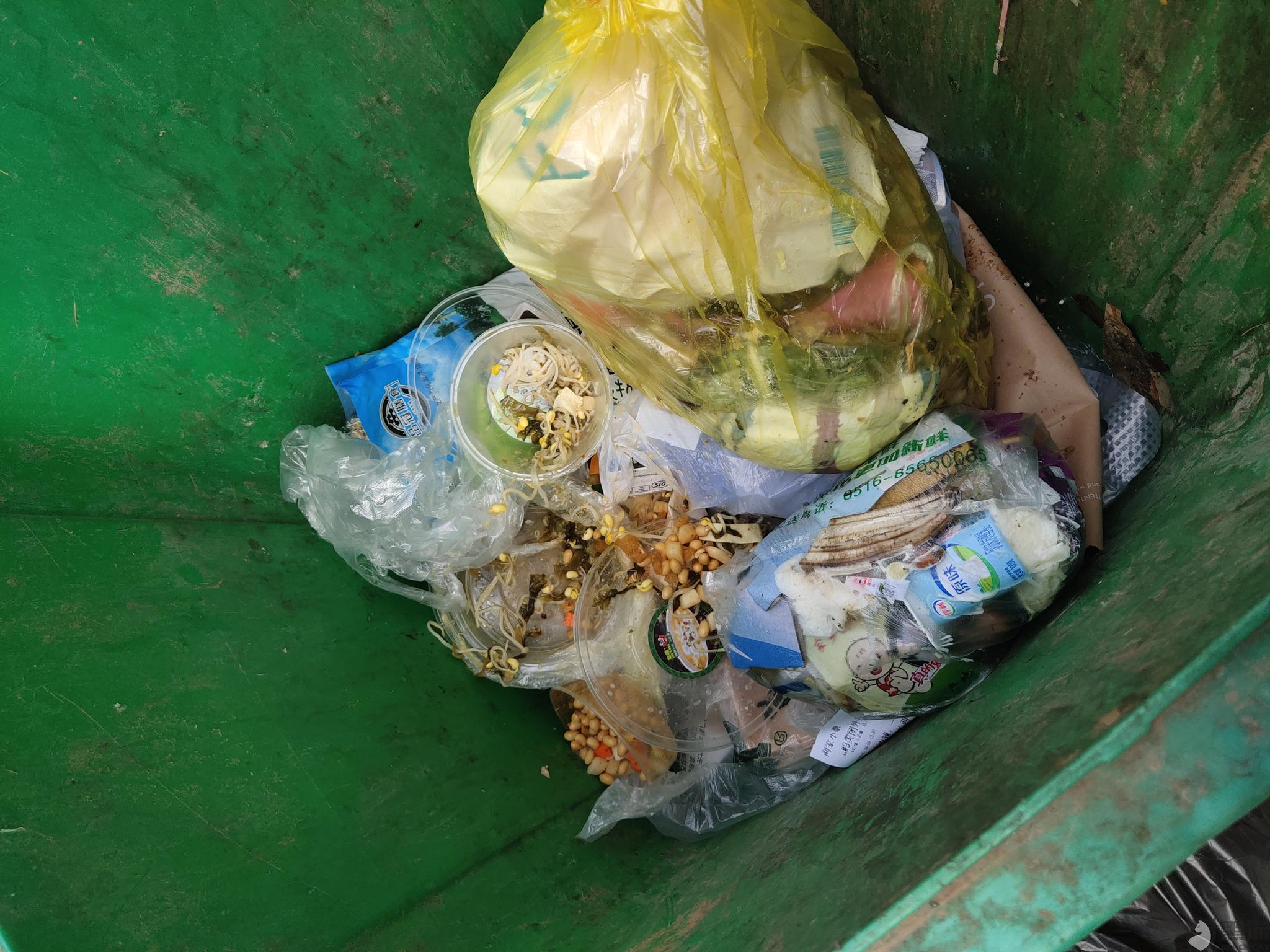 黑猫投诉美团外卖吃到异物钢丝球不予理赔且还引导客户扔垃圾桶