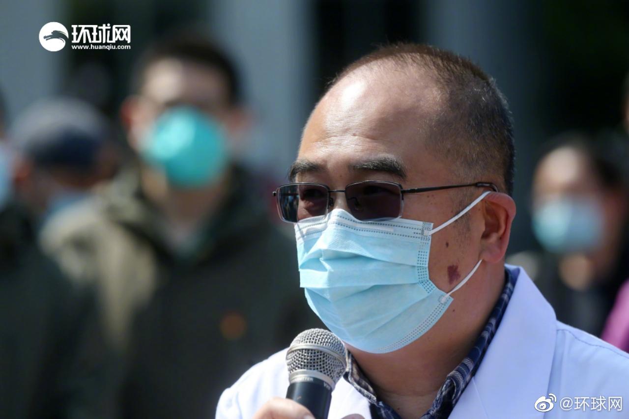 金银潭医院院长张定宇鞠躬致谢