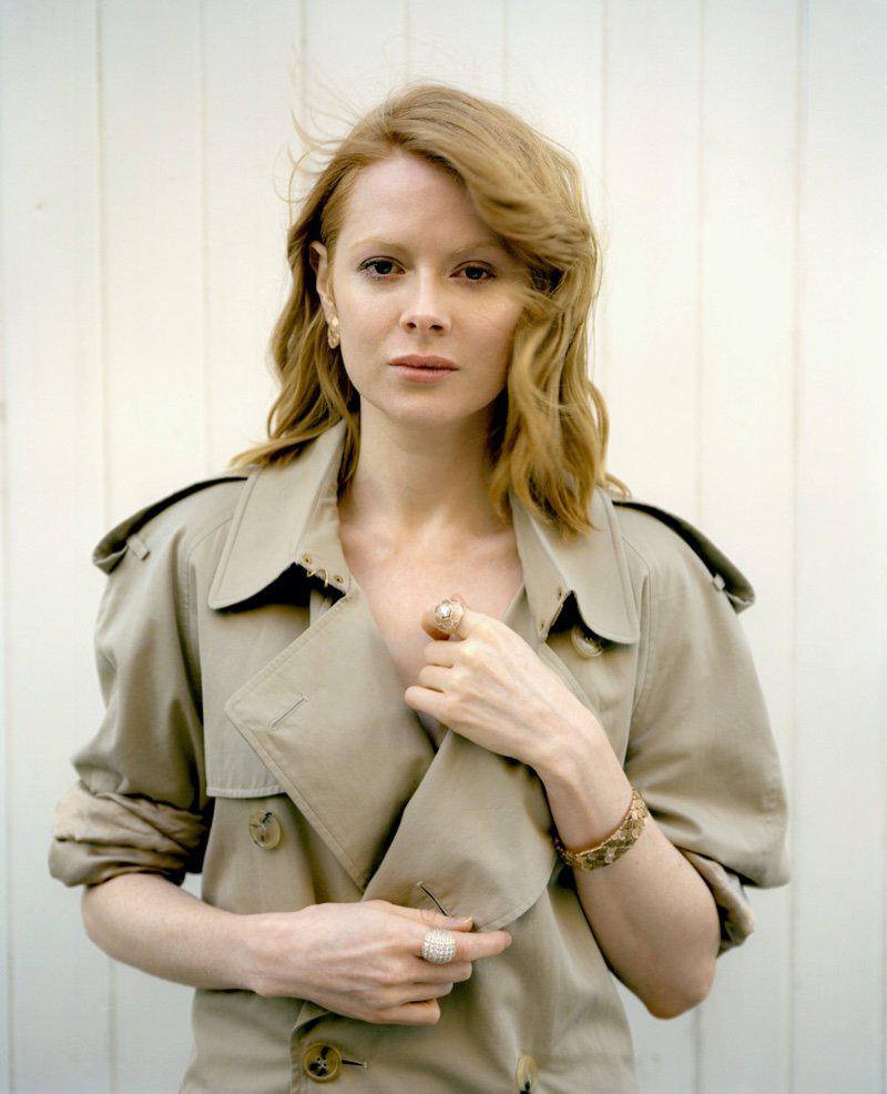 明星时尚# 英国女演员emily beecham 登上《 the fall》杂志封面,在