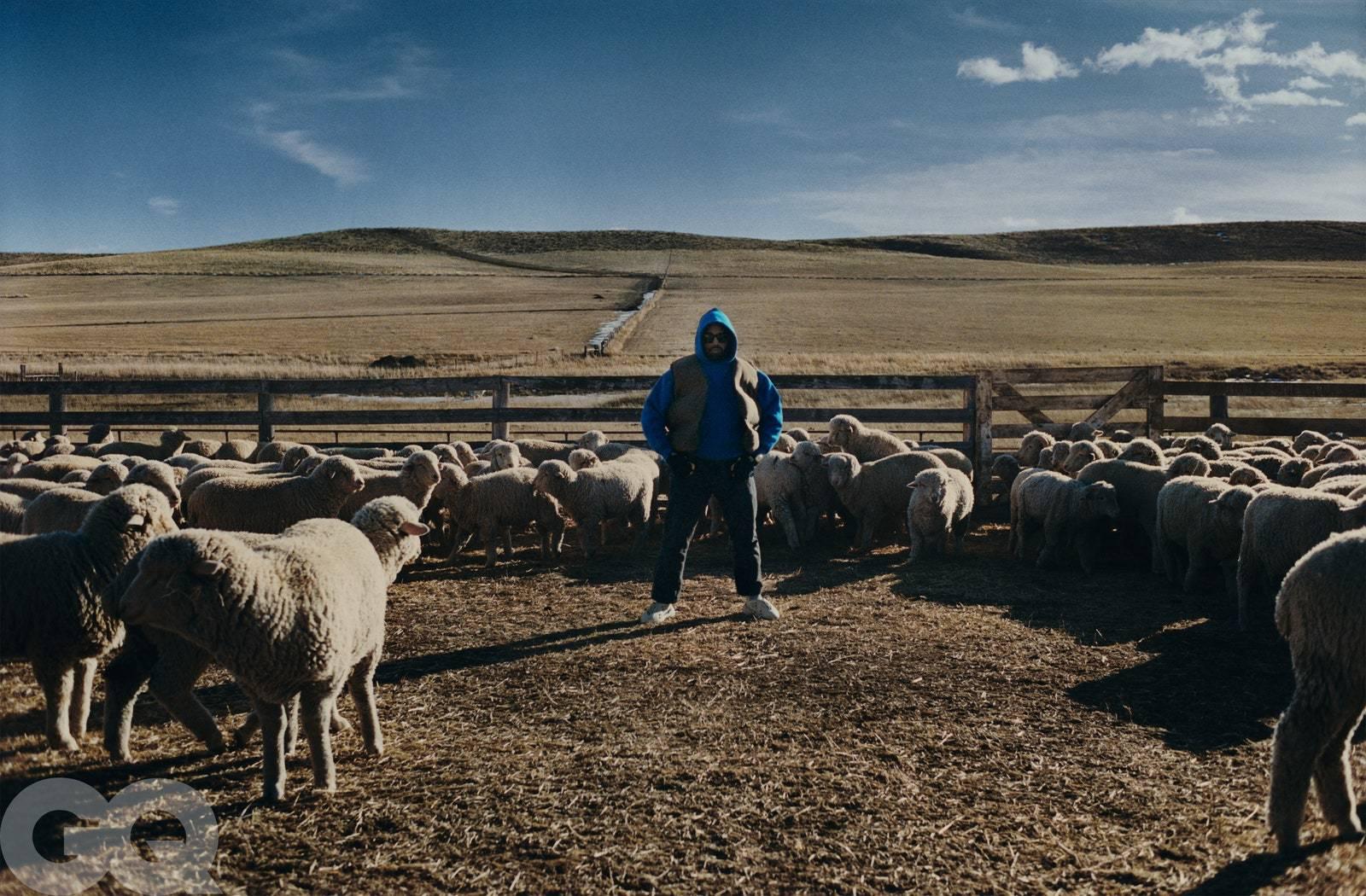 kanye west登上美版《gq 》2020年5月刊封面