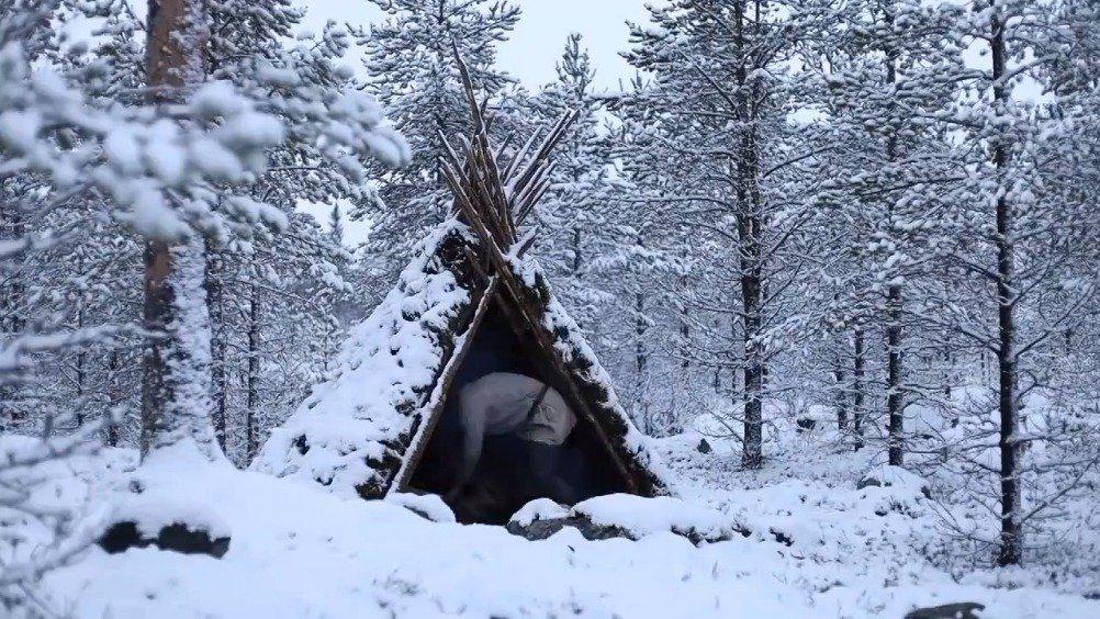 小伙冰天雪地荒野生存,也太舒服了吧