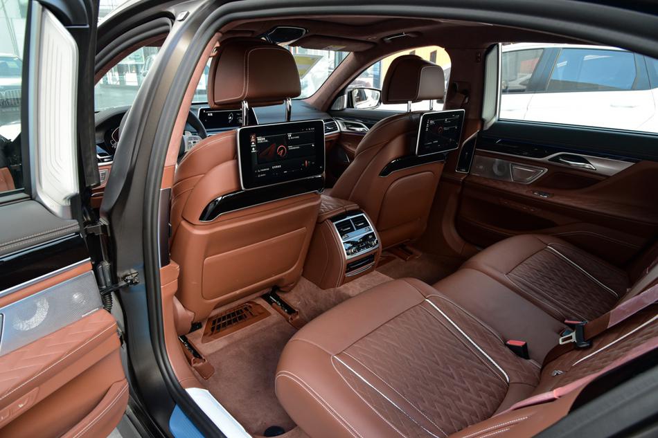 2019款宝马7系750Li xDriveV8 M运动套装