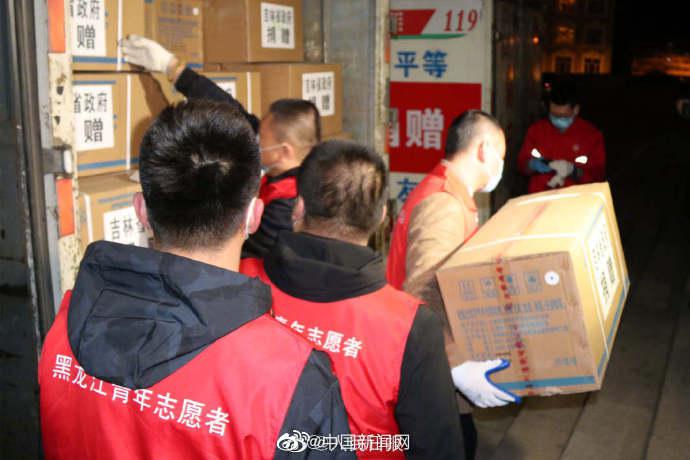 老铁来了！吉林捐12万只口罩20吨酒精抵达绥芬河