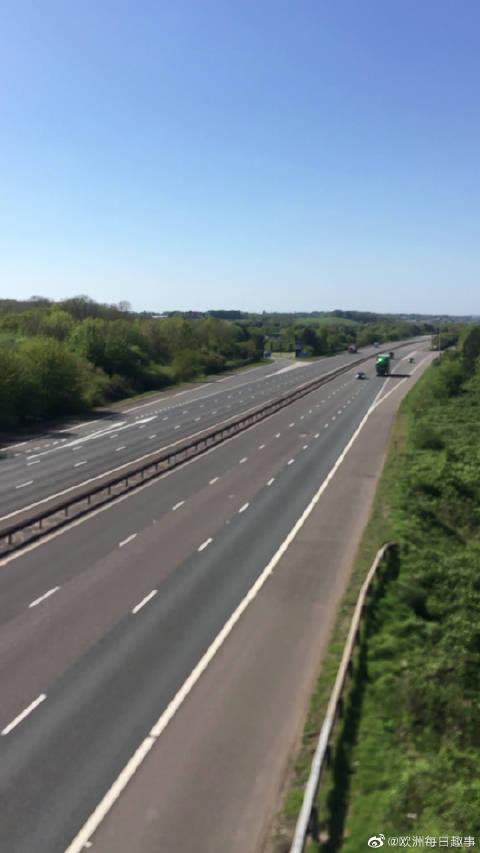 疫情之下的英国高速公路,也变得没有人流了,真的疫情快过去吧!