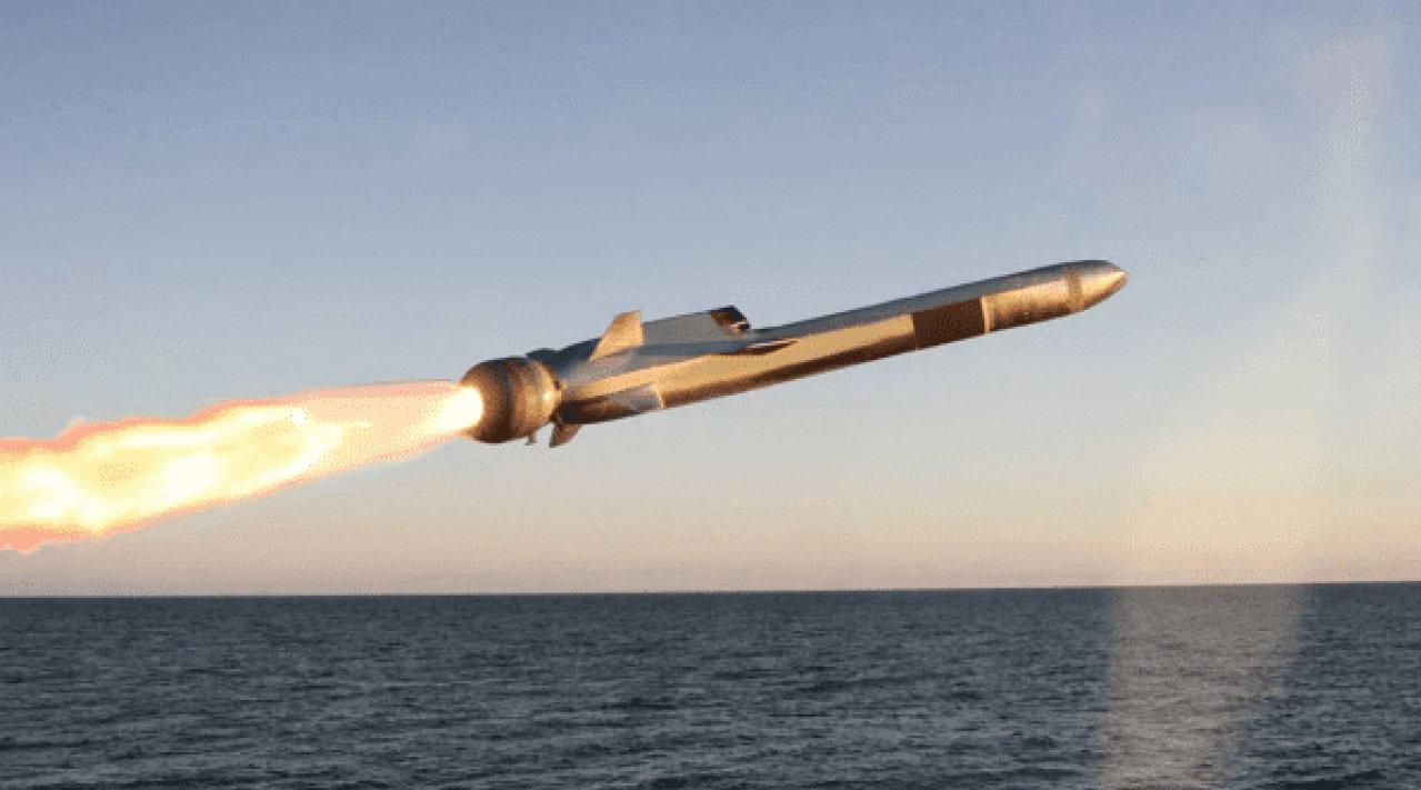 水下钻出航母杀手!俄罗斯推出潜射版锆石导弹,宙斯盾形同虚设