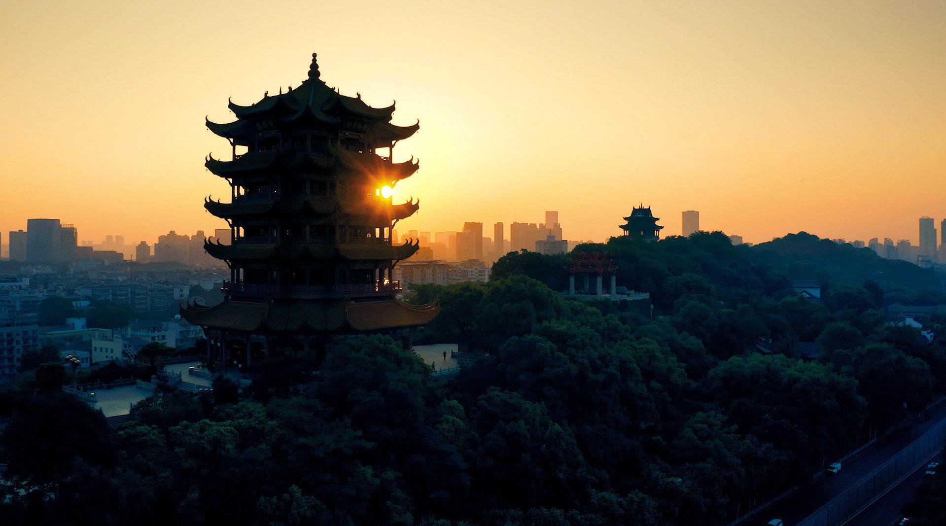 黄鹤楼今天恢复开园啦多少次早起拍摄黄鹤楼日出朝霞多少次陶醉在蛇山