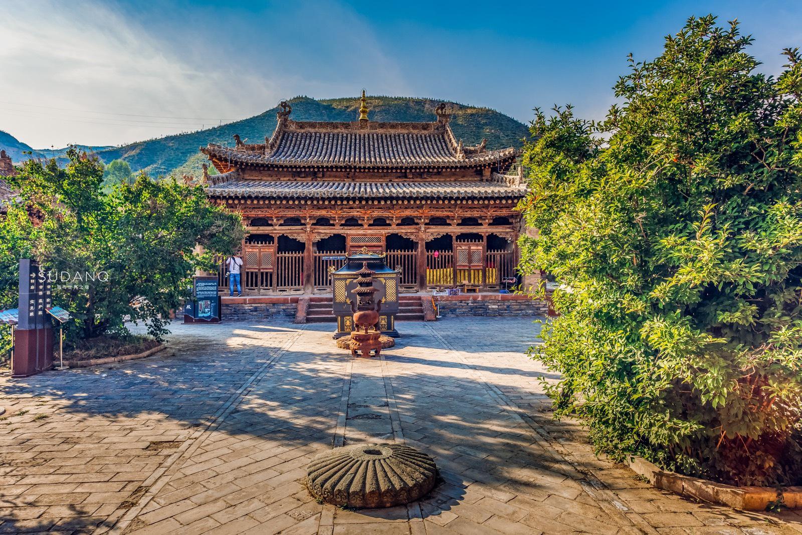 青海瞿昙寺,迄今600余年.跟所有古寺一样,它历史悠久