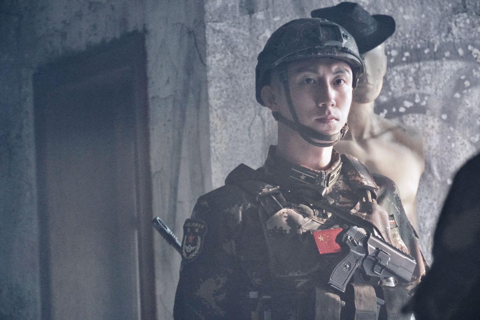 亲爱的戎装特种兵少校梁牧泽前来报道