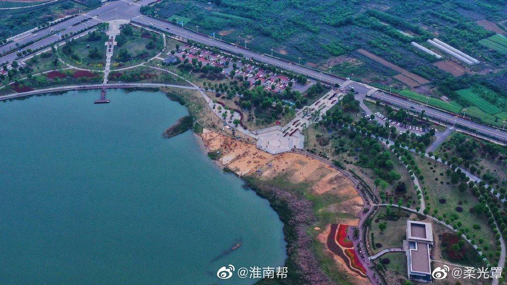 山南中央公园.这个小长假,公园里的游客一定很多吧 !