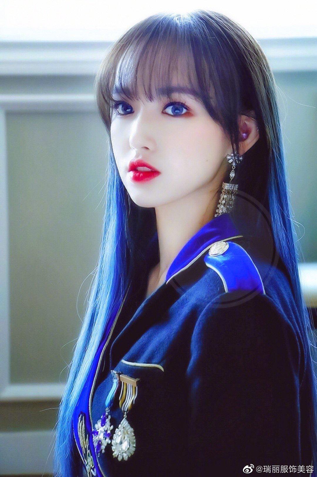 蓝发奶潇! 亮相《少年之名》录制现场