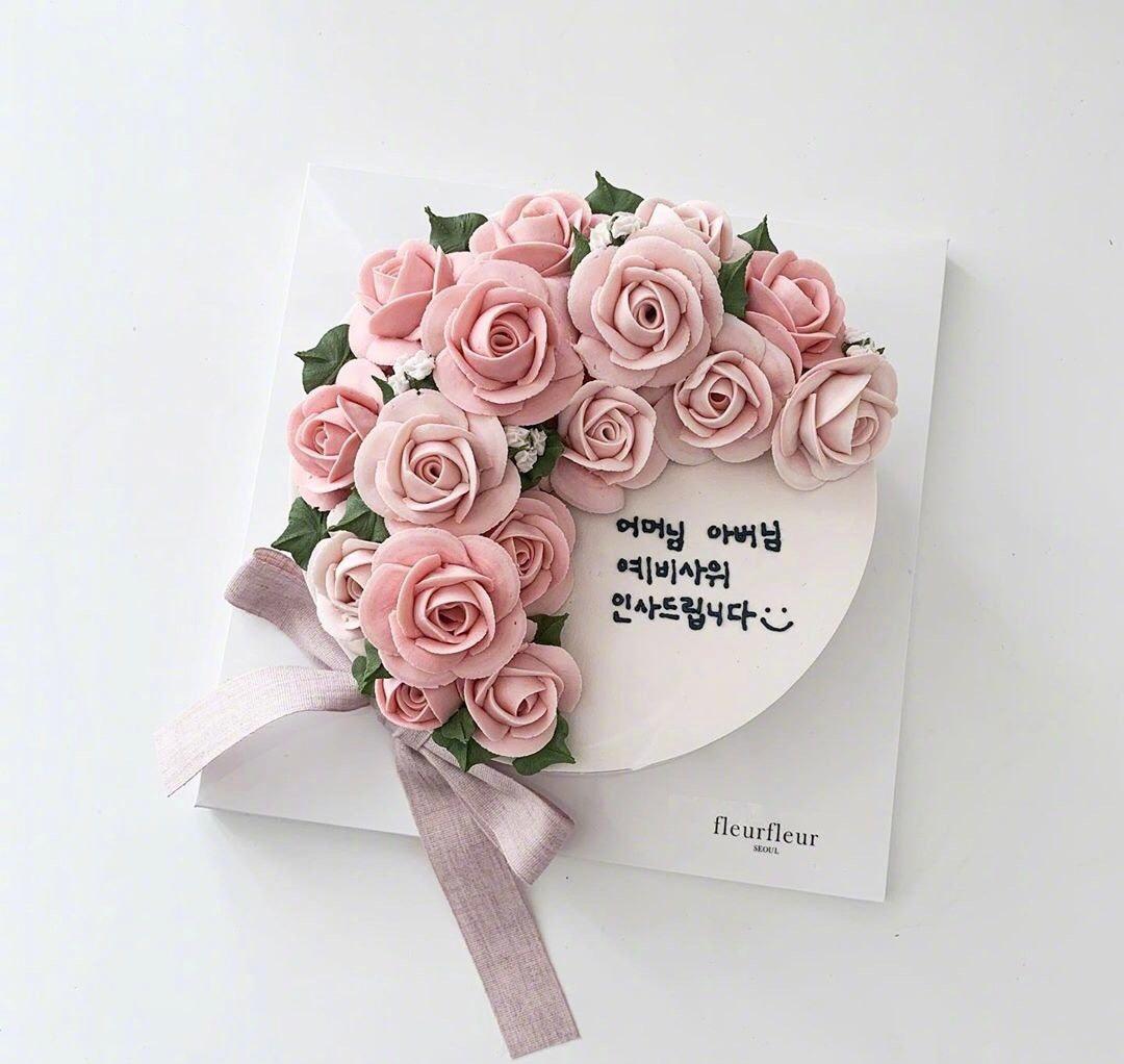 最近韩国很流行的"鲜花"蛋糕设计 把奶油变成蛋糕上面清新而优